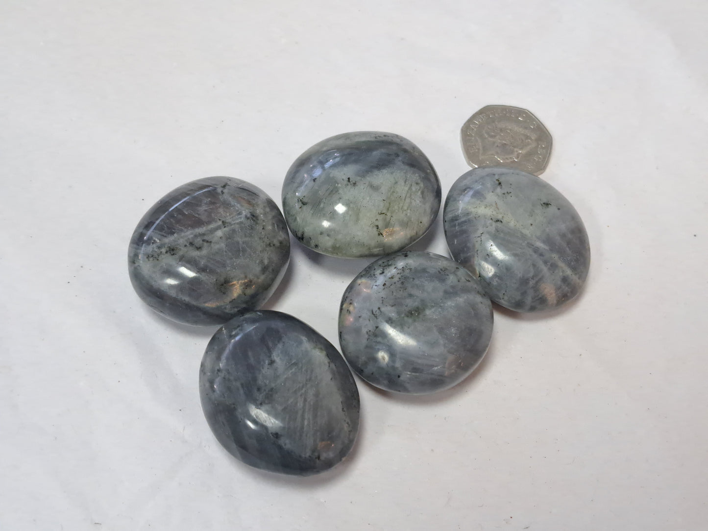 Labradorite palmstone (purple/orange flash)