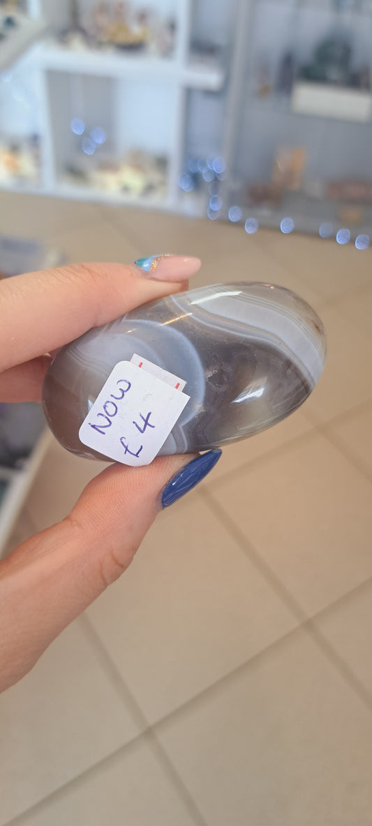 Grey banded agate palm