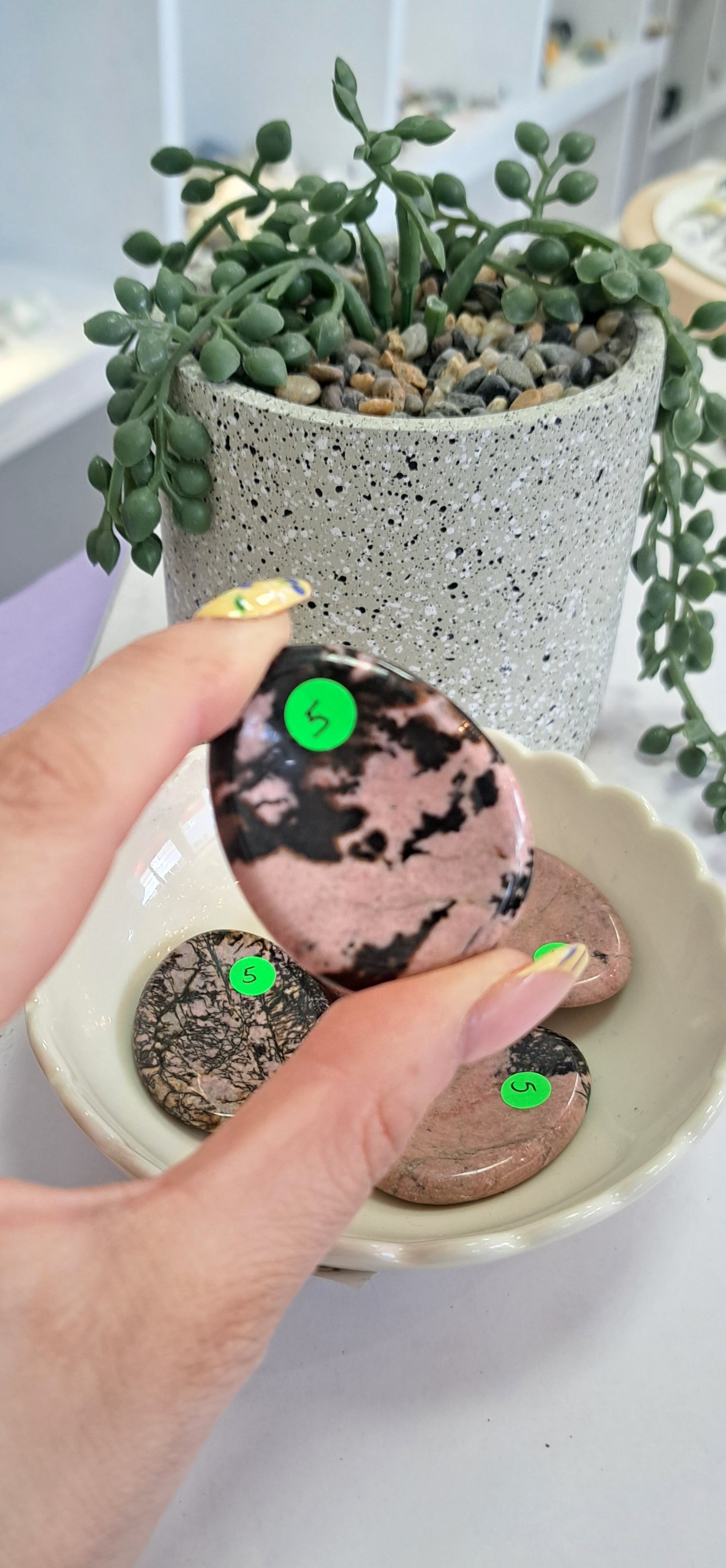 Rhodonite worrystone