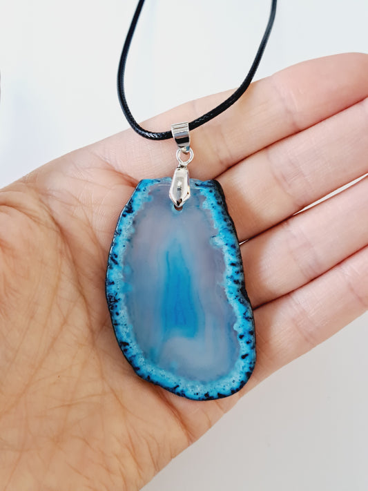 Dyed blue agate pendant