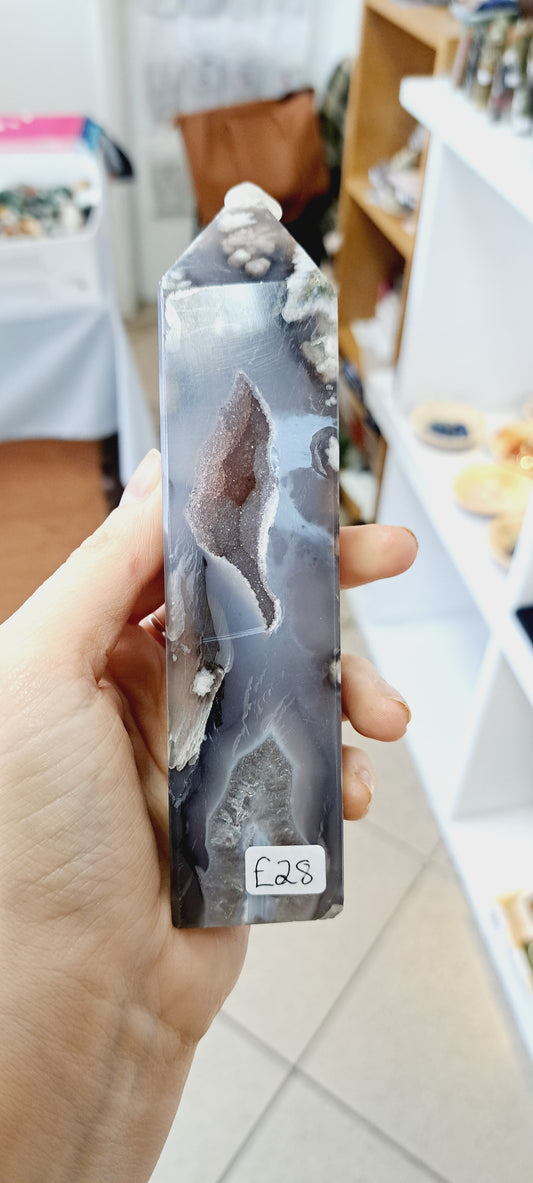 Druzy black flower agate tower