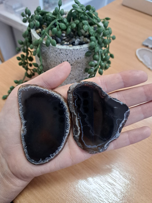 Black agate slice