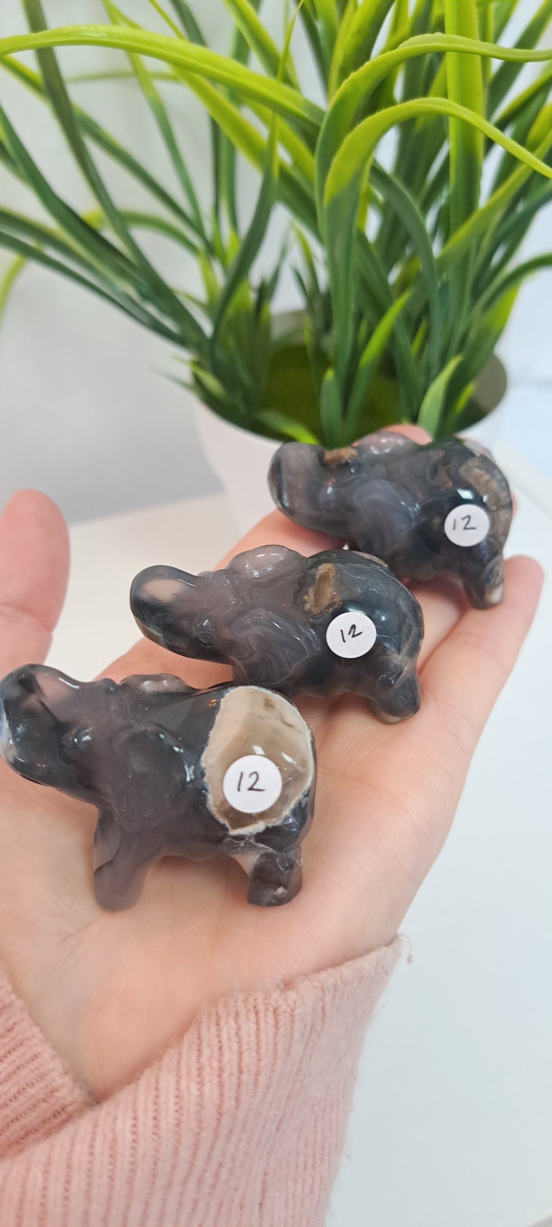 Volcano agate elephant (uv reactive)
