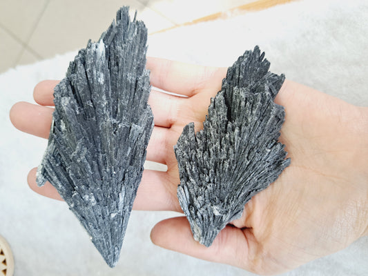 Black kyanite fan