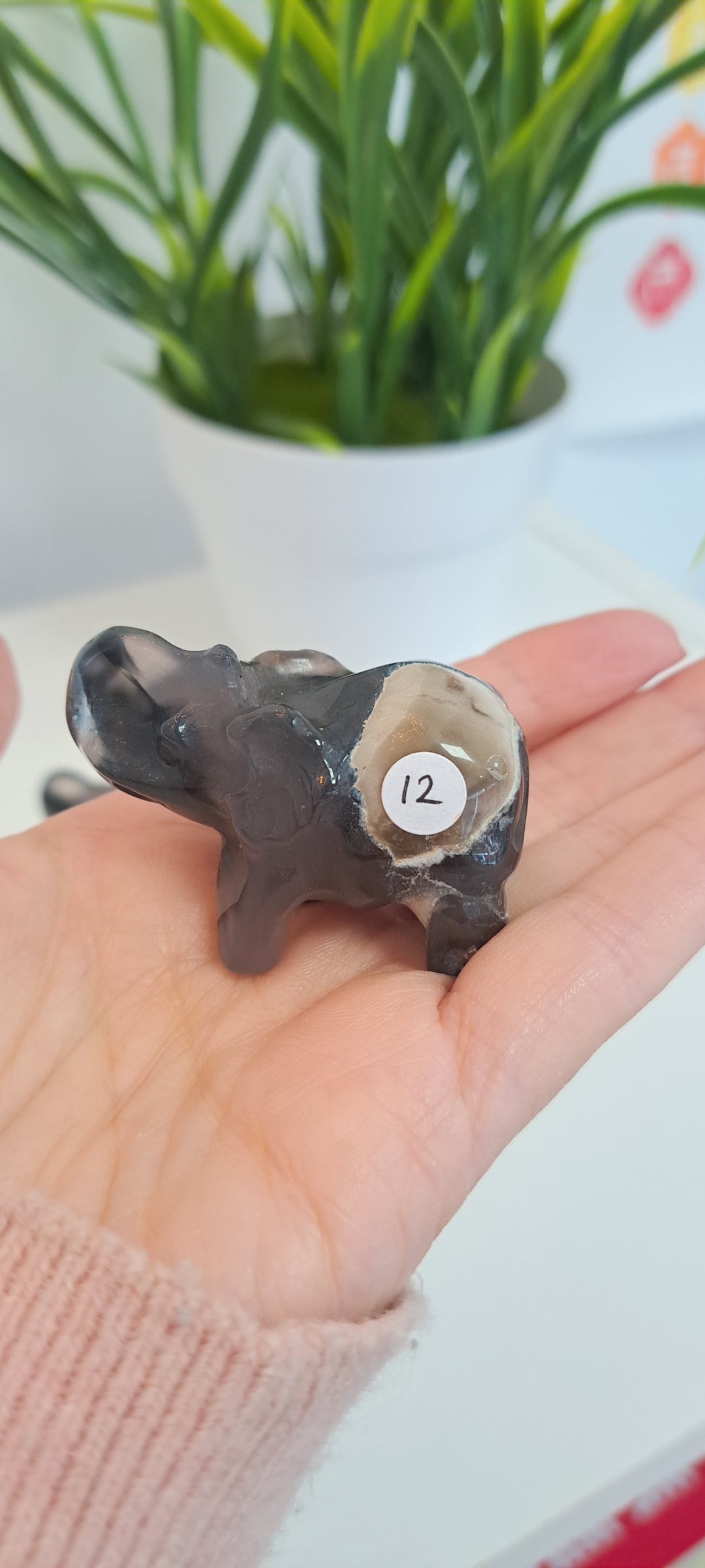 Volcano agate elephant (uv reactive)
